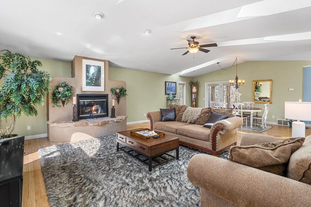 6859 Yuma Drive, Chanhassen, MN 55317