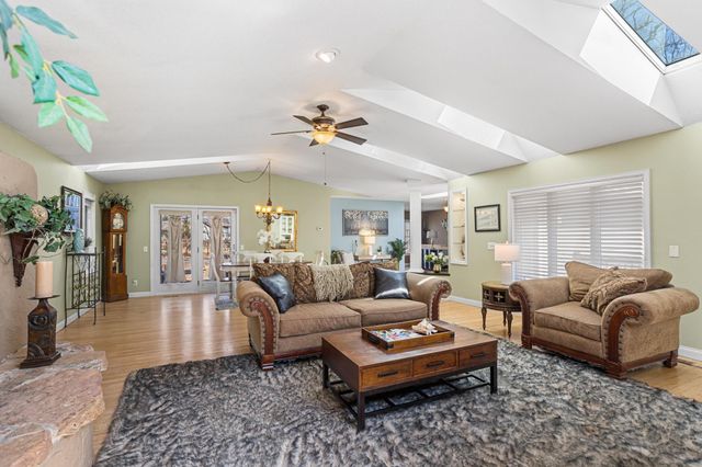 6859 Yuma Drive, Chanhassen, MN 55317