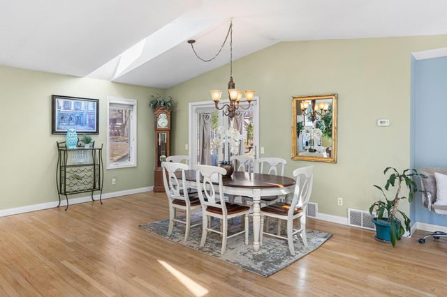 6859 Yuma Drive, Chanhassen, MN 55317