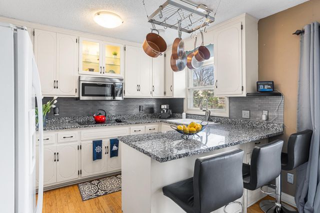 6859 Yuma Drive, Chanhassen, MN 55317