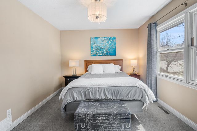6859 Yuma Drive, Chanhassen, MN 55317