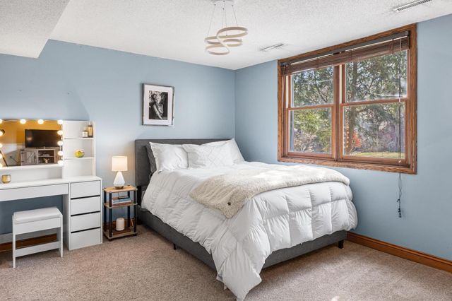 6859 Yuma Drive, Chanhassen, MN 55317