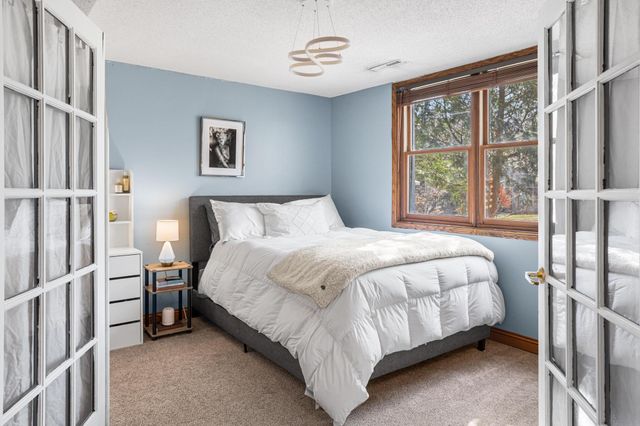6859 Yuma Drive, Chanhassen, MN 55317