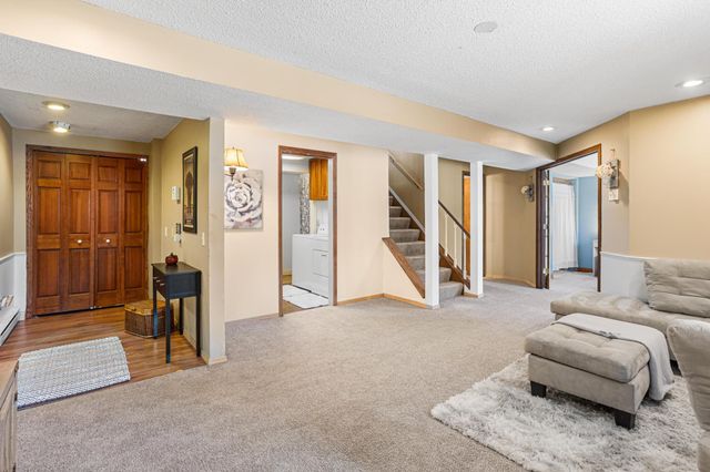 6859 Yuma Drive, Chanhassen, MN 55317