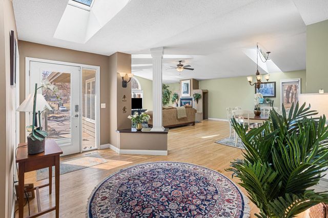 6859 Yuma Drive, Chanhassen, MN 55317