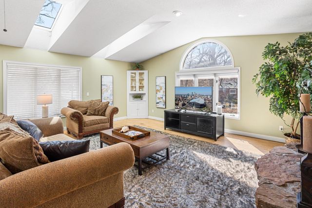 6859 Yuma Drive, Chanhassen, MN 55317
