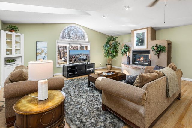 6859 Yuma Drive, Chanhassen, MN 55317
