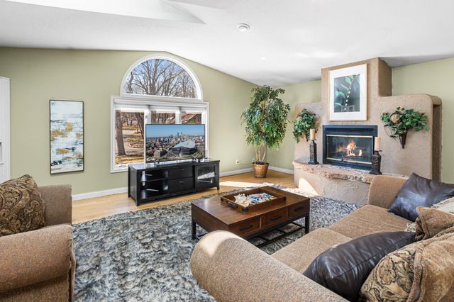 6859 Yuma Drive, Chanhassen, MN 55317