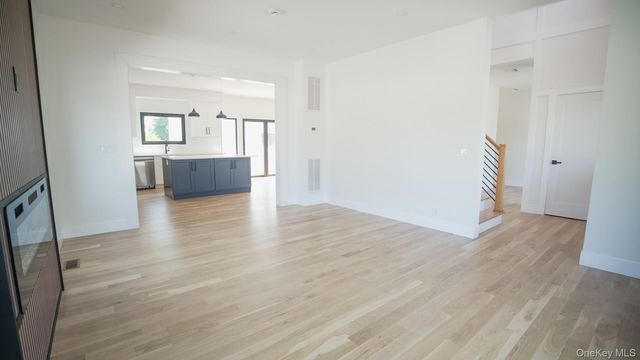 90 Scudder Avenue, Copiague, NY 11726