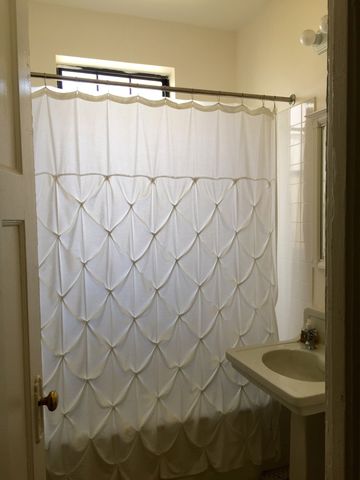 1126 W Pratt Boulevard 3N, Chicago, IL 60626