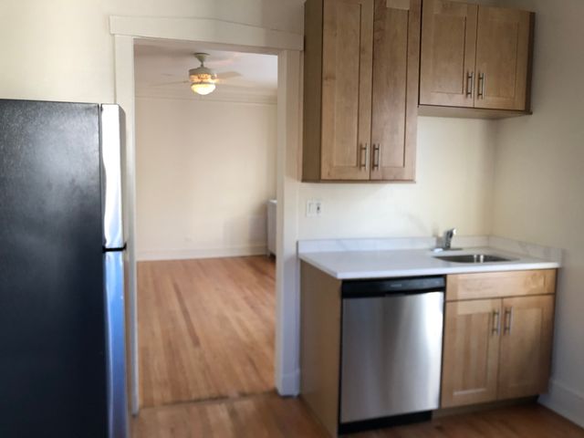 1126 W Pratt Boulevard 3N, Chicago, IL 60626