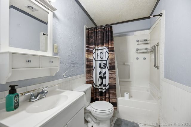 1122 S Xanthus Place, Tulsa, OK 74104