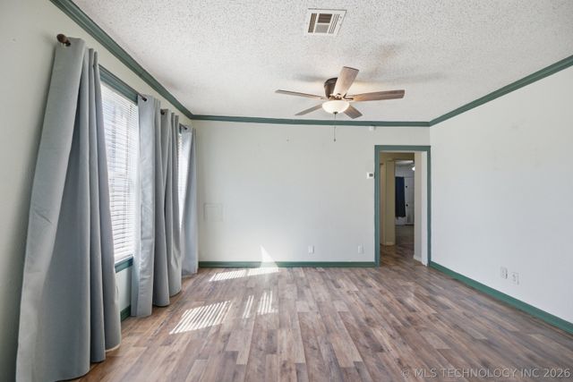 1122 S Xanthus Place, Tulsa, OK 74104