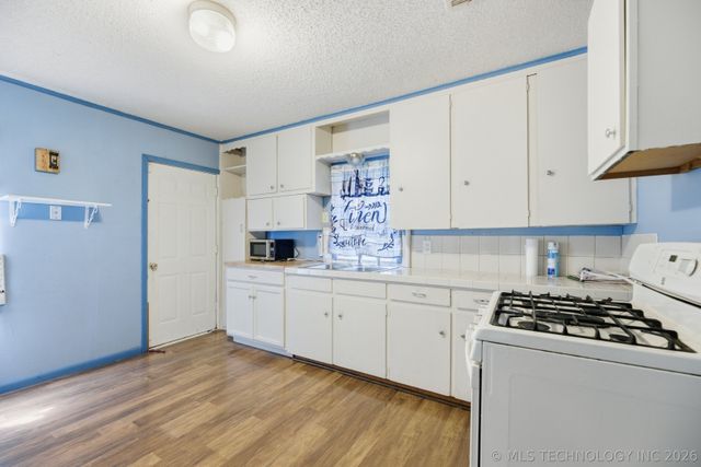 1122 S Xanthus Place, Tulsa, OK 74104