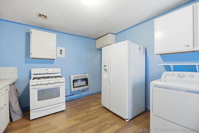 1122 S Xanthus Place, Tulsa, OK 74104