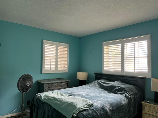 915 Riverwood Lane, Jupiter, FL 33458