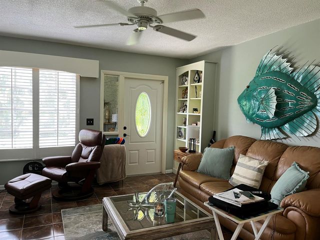 915 Riverwood Lane, Jupiter, FL 33458