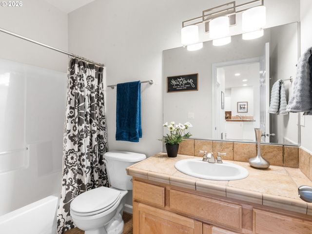 15900 Sw SNOWY OWL Ln, Beaverton, OR 97007