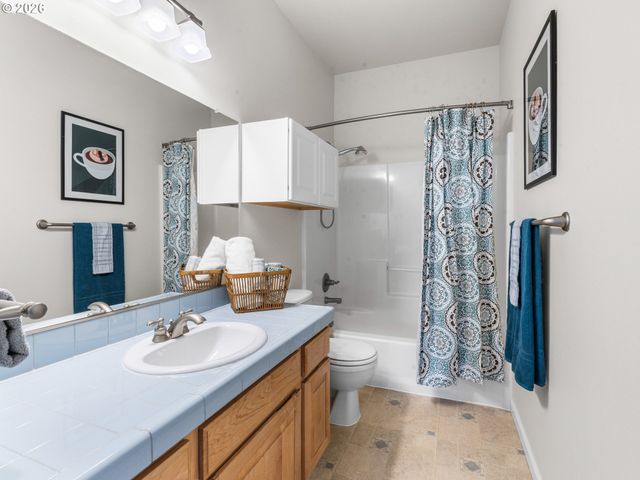 15900 Sw SNOWY OWL Ln, Beaverton, OR 97007