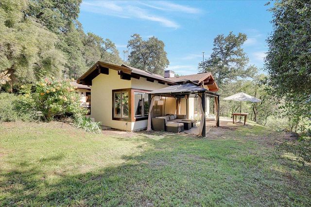 19077 Sanctuary Rd, Penn Valley, CA 95946