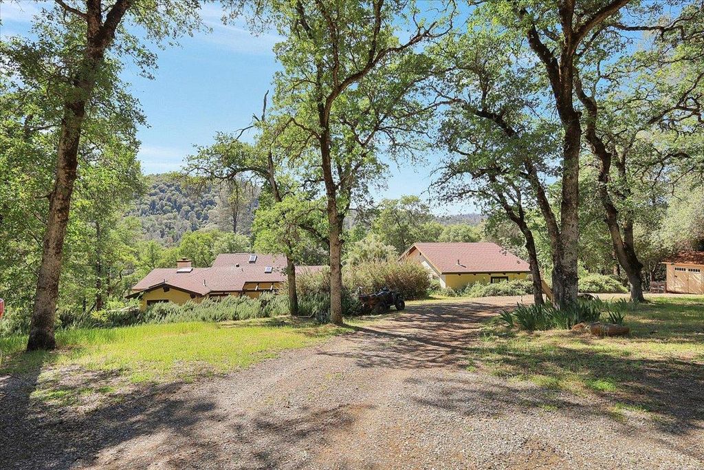 19077 Sanctuary Rd, Penn Valley, CA 95946