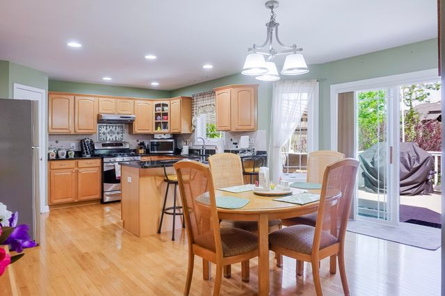 1270 E Greenview Place, Crown Point, IN 46307