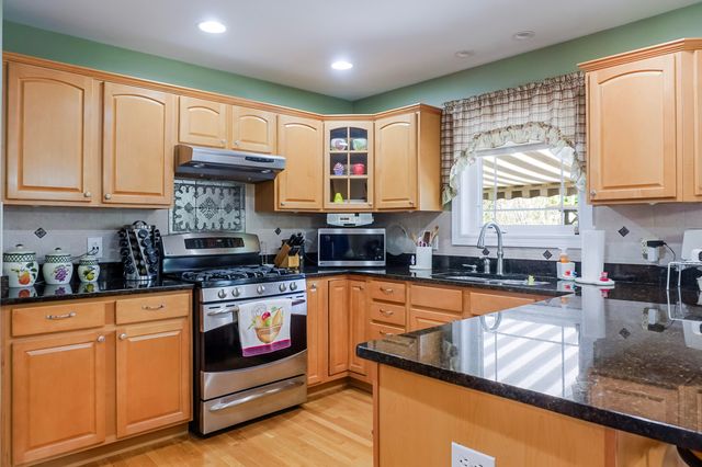 1270 E Greenview Place, Crown Point, IN 46307