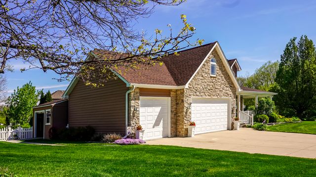 1270 E Greenview Place, Crown Point, IN 46307