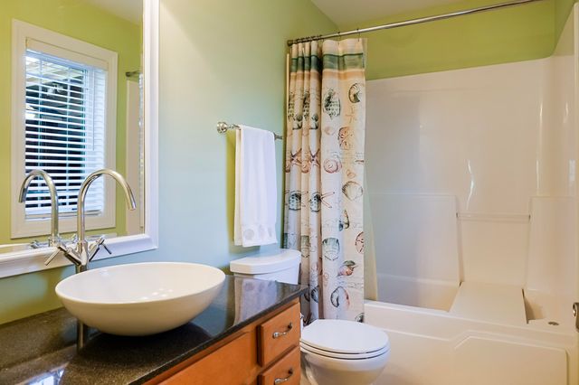 1270 E Greenview Place, Crown Point, IN 46307