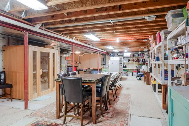 1270 E Greenview Place, Crown Point, IN 46307
