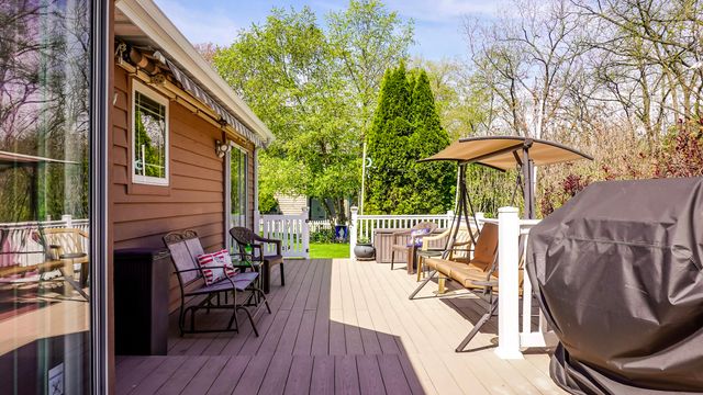 1270 E Greenview Place, Crown Point, IN 46307