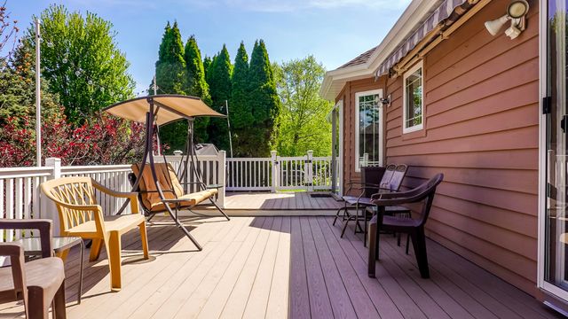 1270 E Greenview Place, Crown Point, IN 46307