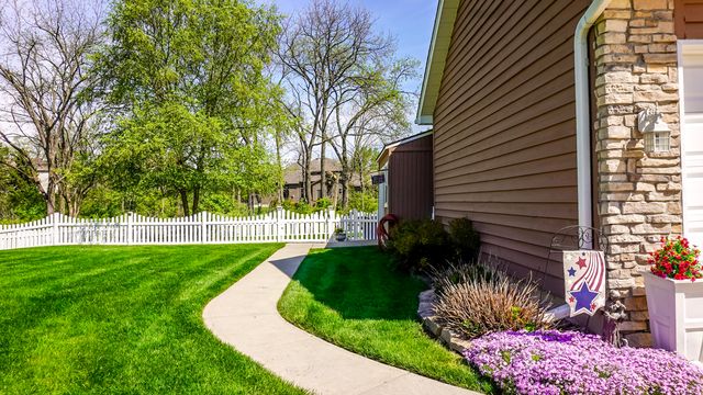 1270 E Greenview Place, Crown Point, IN 46307