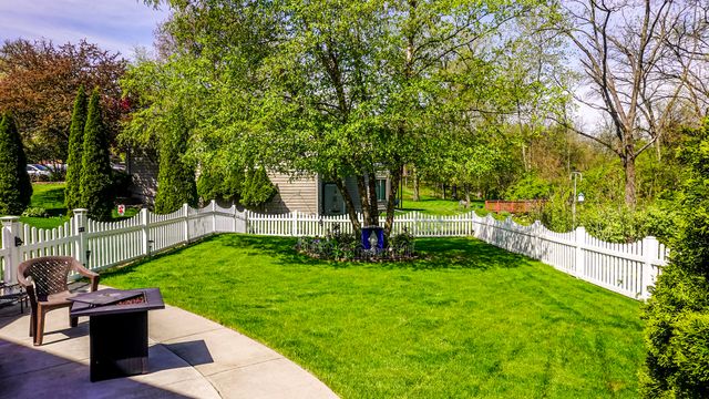1270 E Greenview Place, Crown Point, IN 46307