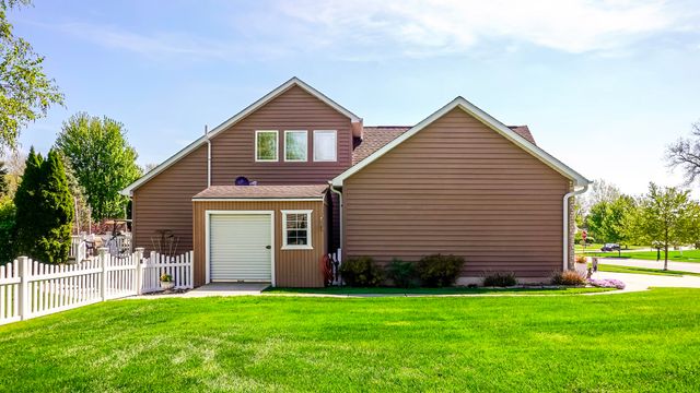 1270 E Greenview Place, Crown Point, IN 46307