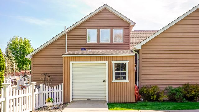 1270 E Greenview Place, Crown Point, IN 46307