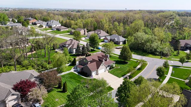 1270 E Greenview Place, Crown Point, IN 46307