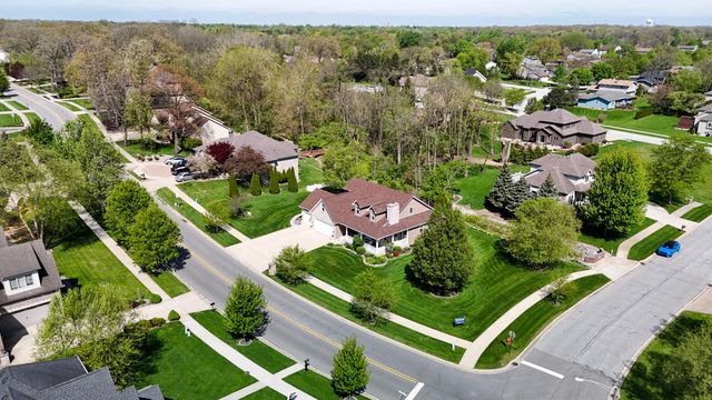 1270 E Greenview Place, Crown Point, IN 46307