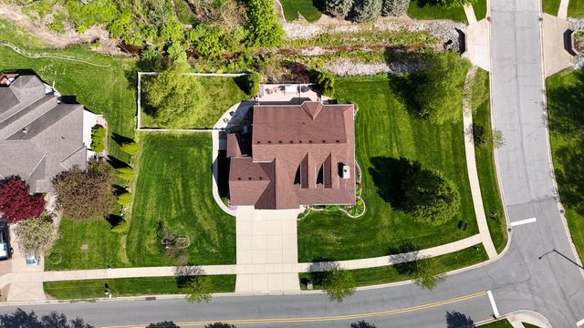 1270 E Greenview Place, Crown Point, IN 46307