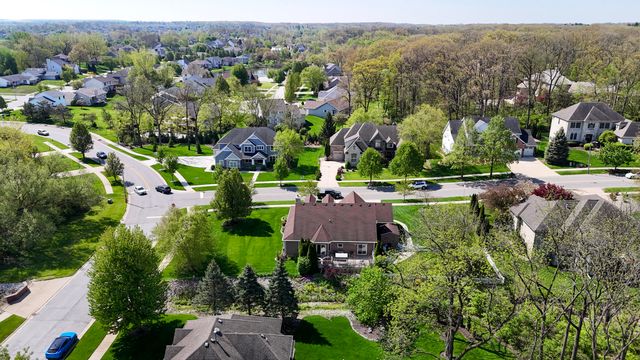 1270 E Greenview Place, Crown Point, IN 46307