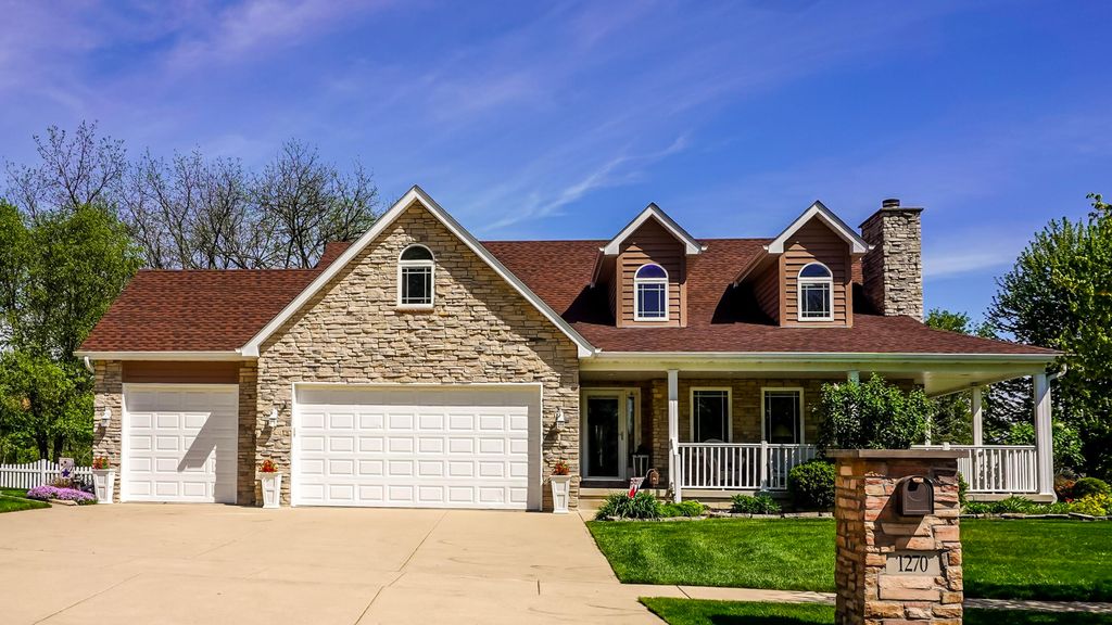 1270 E Greenview Place, Crown Point, IN 46307