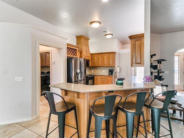 10801 NW 118th Place, Yukon, OK 73099