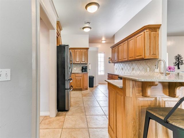 10801 NW 118th Place, Yukon, OK 73099