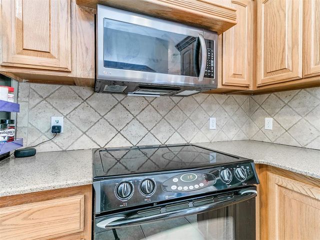 10801 NW 118th Place, Yukon, OK 73099