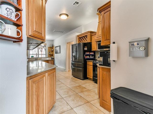 10801 NW 118th Place, Yukon, OK 73099