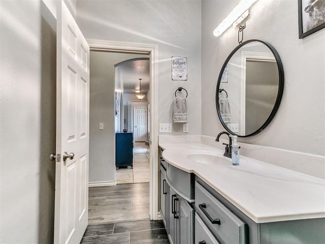 10801 NW 118th Place, Yukon, OK 73099