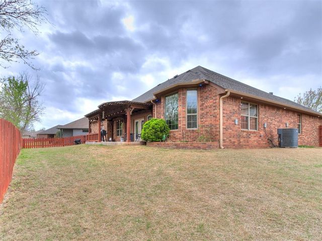 10801 NW 118th Place, Yukon, OK 73099