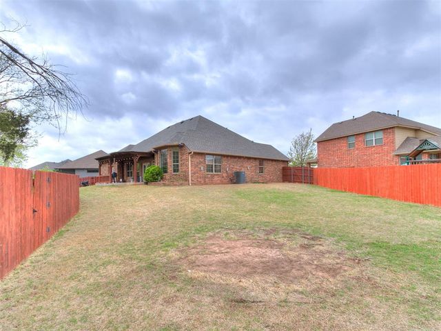 10801 NW 118th Place, Yukon, OK 73099