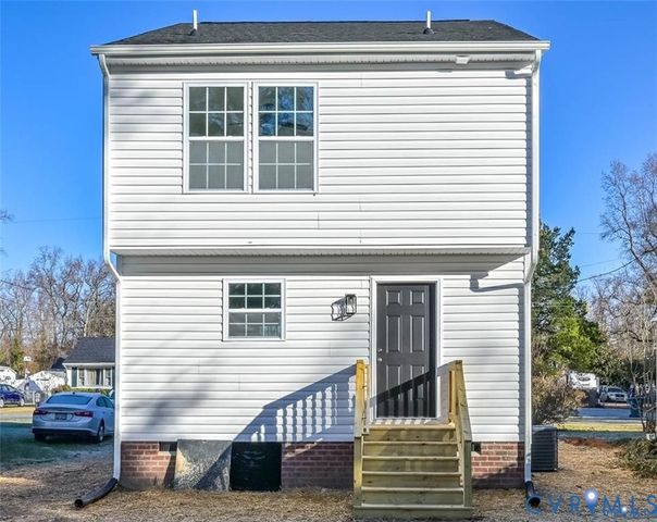 332 Ogden St, West Point, VA 23181