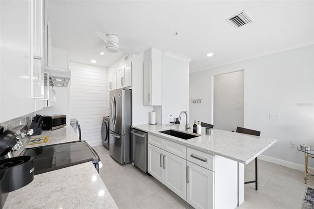 210 3RD STREET W 8305, Bradenton, FL 34205
